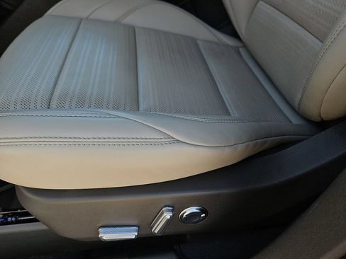 Used 2025 Lincoln Nautilus Reserve AWD/4WD image 22