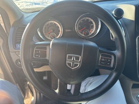 Used 2014 Dodge Grand Caravan SXT image 13