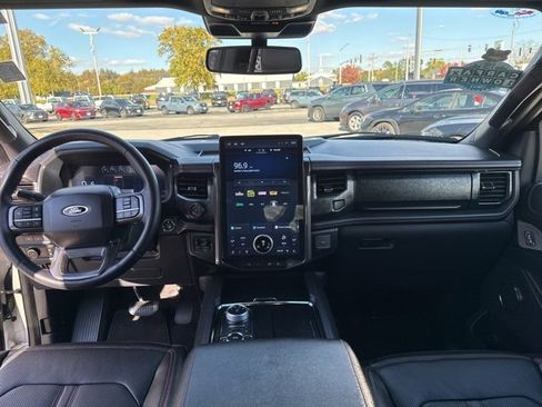 Used 2024 Ford Expedition Limited image 12