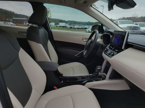 Used 2024 Toyota Corolla Cross XLE image 36