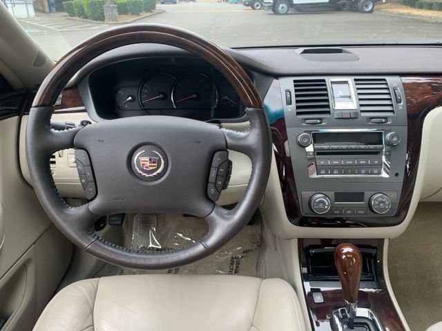 Used 2010 Cadillac DTS Luxury FWD image 17