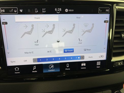 Used 2024 Chrysler Pacifica Touring-L image 20