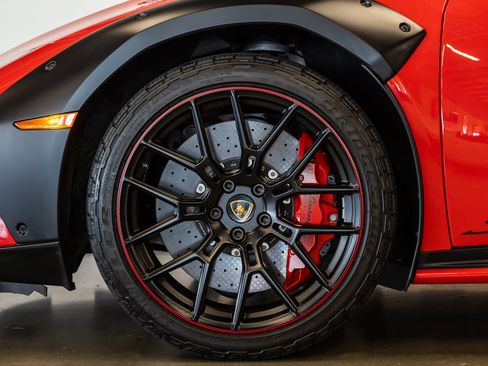 Used 2024 Lamborghini Huracan Sterrato AWD/4WD image 17