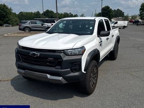 Used 2023 Chevrolet Colorado Trail Boss AWD/4WD image 3