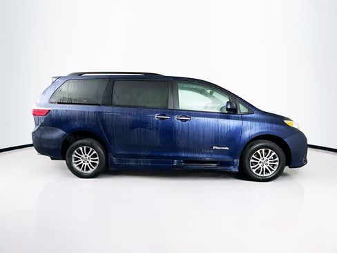 Used 2020 Toyota Sienna XLE Premium image 11