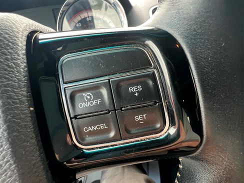 Used 2017 Dodge Grand Caravan SE image 17