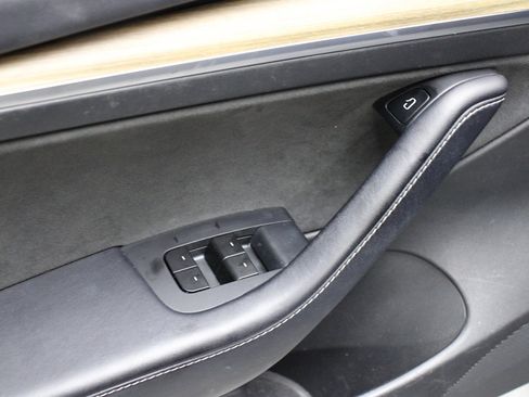 Used 2023 Tesla Model 3 Standard Range image 34