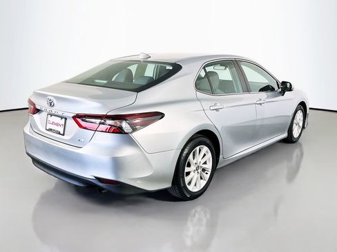 Used 2022 Toyota Camry LE FWD image 7