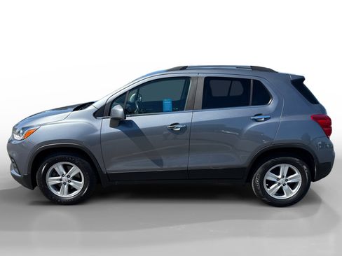 Used 2019 Chevrolet Trax LT w/ LT Convenience Package image 2
