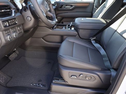 New 2026 GMC Yukon XL Denali w/ Denali Reserve Package AWD/4WD image 11