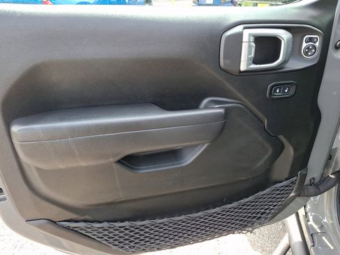 Used 2022 Jeep Gladiator Willys image 22