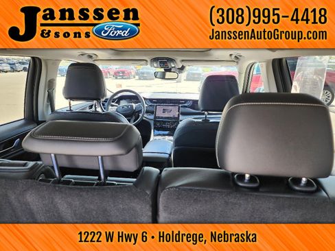 Used 2023 Jeep Grand Cherokee 4WD 4xe image 12