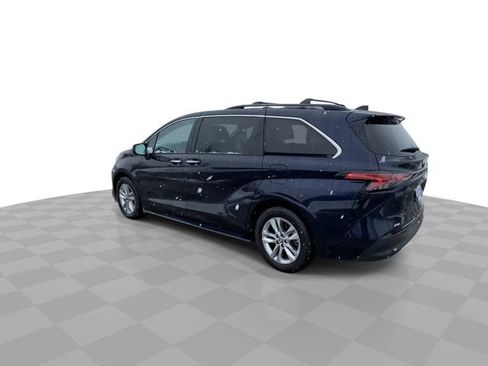 Used 2022 Toyota Sienna XLE w/ XLE Plus Package image 6