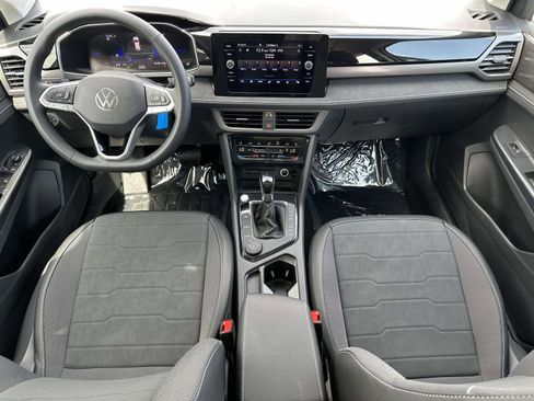 New 2026 Volkswagen Taos SE AWD/4WD image 11