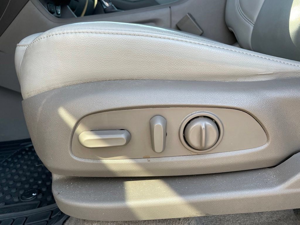 Used 2019 Chevrolet Traverse LT w/ LT Premium Package AWD/4WD image 11
