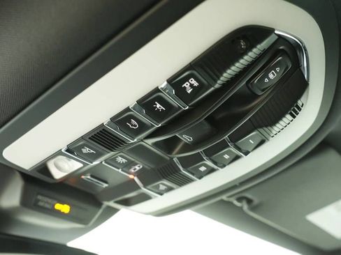 Certified 2026 Porsche Macan AWD/4WD image 36