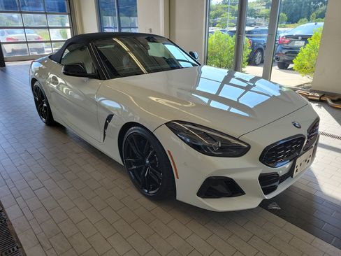 Used 2024 BMW Z4 M40i w/ Premium Package RWD image 3
