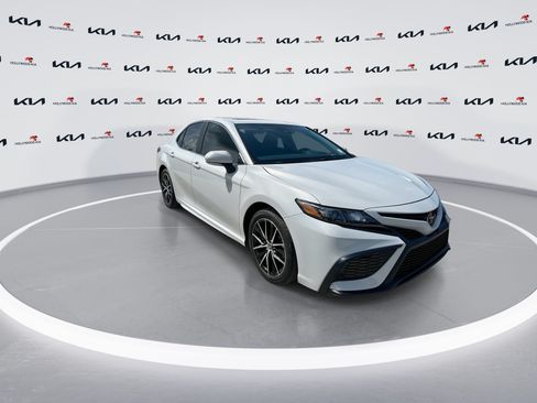 Used 2024 Toyota Camry SE w/ Convenience Package FWD image 2