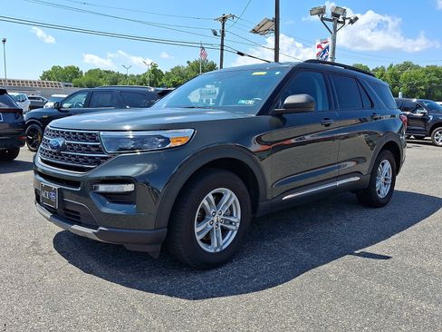 Certified 2023 Ford Explorer XLT w/ Equipment Group 202A AWD/4WD image 3