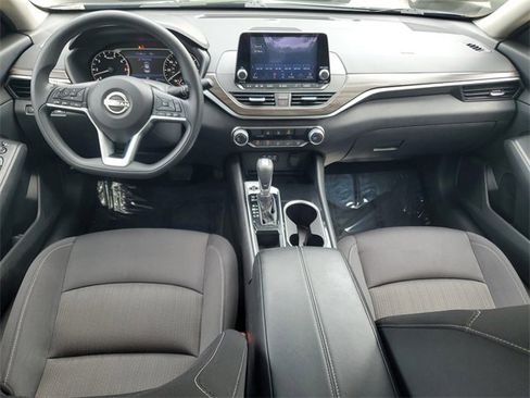Used 2024 Nissan Altima 2.5 SV image 13