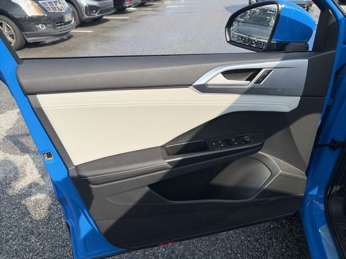 New 2025 Volkswagen Taos SE image 8