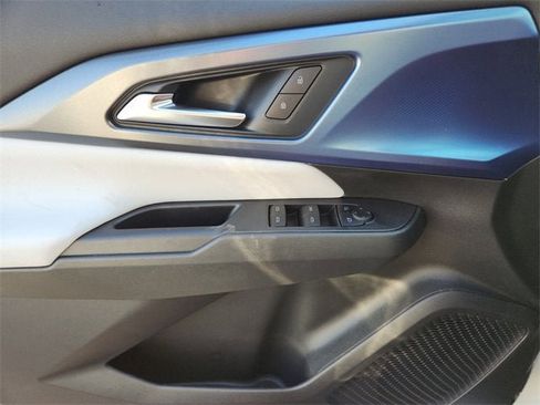 New 2026 Chevrolet Equinox EV LT image 18