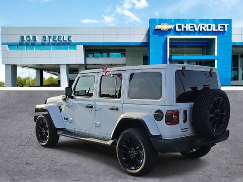Used 2025 Jeep Wrangler Unlimited Sahara AWD/4WD image 3