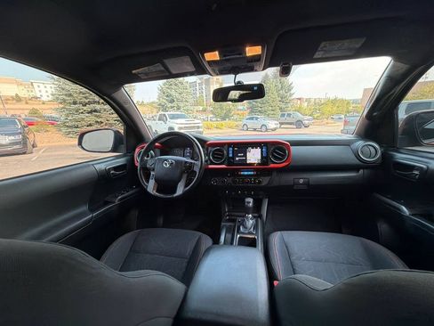 Used 2016 Toyota Tacoma TRD Off-Road w/ Premium & Technology Package AWD/4WD image 17