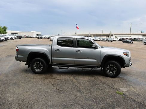 Used 2021 Toyota Tacoma TRD Off-Road w/ Technology Package image 6