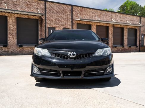 Used 2014 Toyota Camry SE FWD image 14