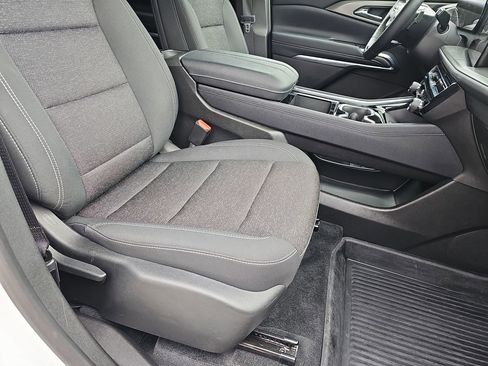 Used 2025 Chevrolet Traverse LT w/ Sun and Wheel Package image 13