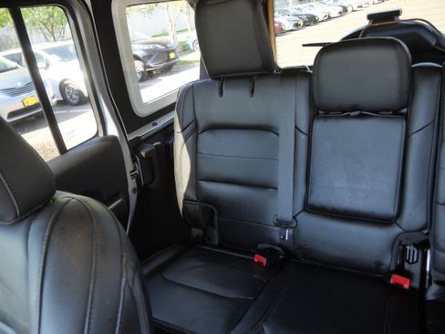 Used 2021 Jeep Wrangler Unlimited Sahara AWD/4WD image 12