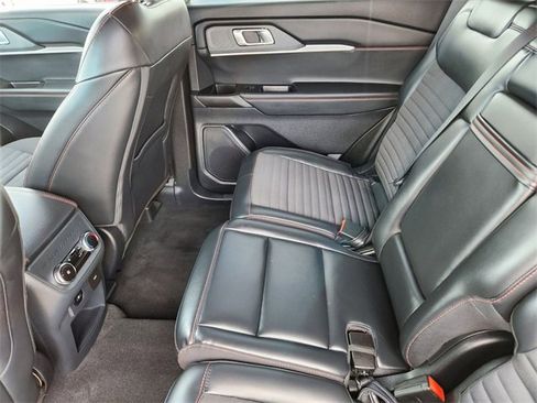 Used 2025 Ford Explorer ST-Line w/ ST-Line Street Pack image 15