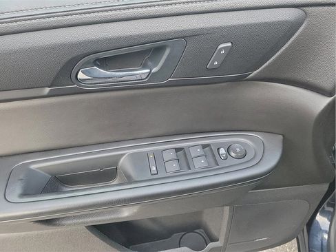 Used 2016 Chevrolet Traverse LT image 11