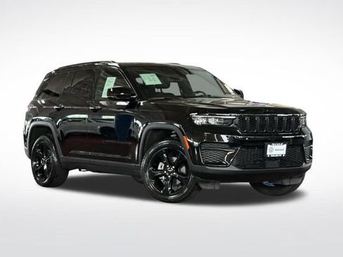 Used 2023 Jeep Grand Cherokee Altitude AWD/4WD image 2
