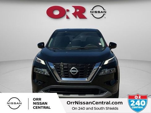 Used 2023 Nissan Rogue SV image 2