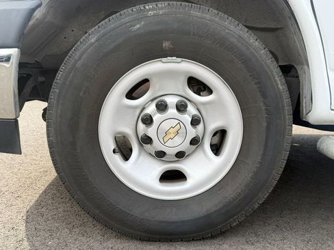 Used 2024 Chevrolet Express 2500 w/ Driver Convenience Package image 3