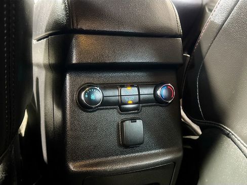 Used 2018 Ford Explorer XLT w/ Equipment Group 202A AWD/4WD image 14