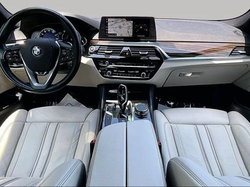 Used 2018 BMW 530e xDrive w/ Premium Package 2 AWD/4WD image 9