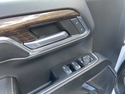 Used 2024 GMC Sierra 1500 SLE w/ X31 Off-Road Package image 4