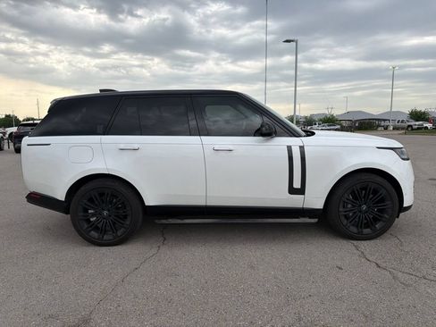 Used 2024 Land Rover Range Rover SE AWD/4WD image 3
