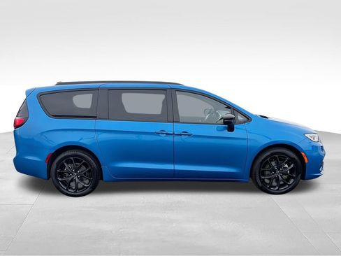 New 2026 Chrysler Pacifica Select w/ S Appearance Package FWD image 9