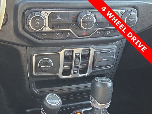 Used 2018 Jeep Wrangler Unlimited Sahara image 20