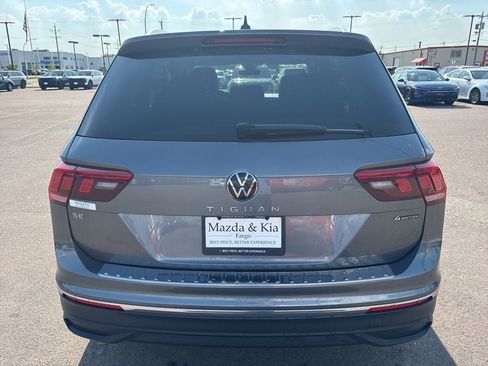 Used 2024 Volkswagen Tiguan SE w/ Panoramic Sunroof Package AWD/4WD image 6