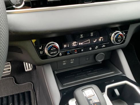 New 2025 Mitsubishi Outlander SEL image 16