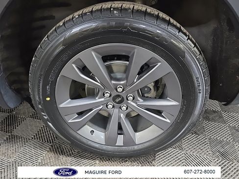 Used 2022 Ford Explorer XLT w/ Equipment Group 202A image 17