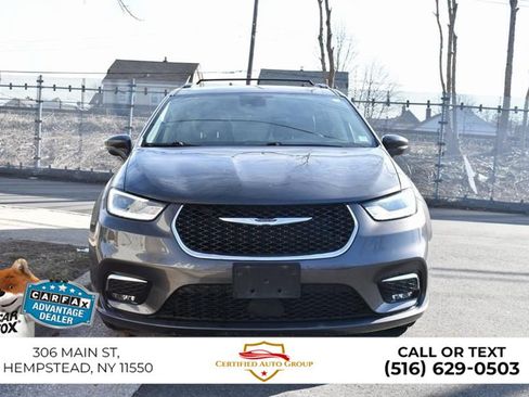 Used 2025 Chrysler Pacifica Select FWD image 3