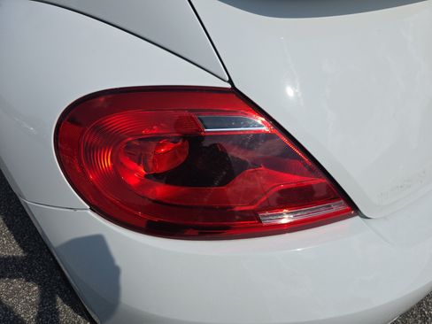 Used 2015 Volkswagen Beetle 1.8T Classic FWD image 30