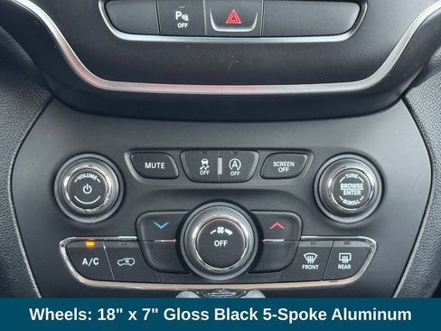 Used 2020 Jeep Cherokee Latitude Plus AWD/4WD image 23