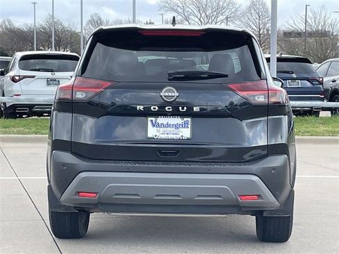 Used 2023 Nissan Rogue S image 5